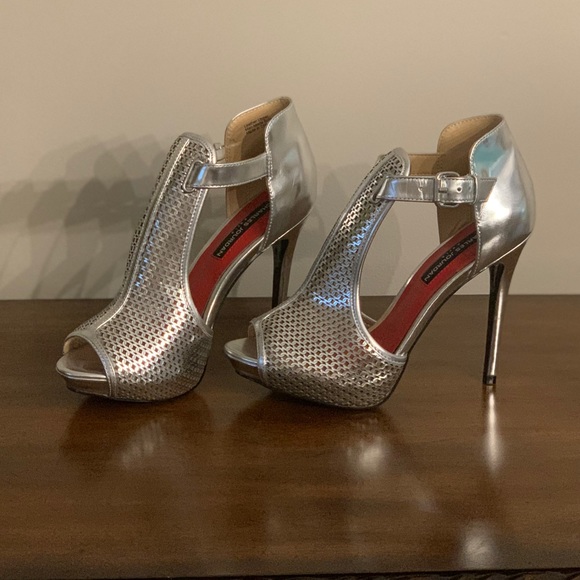 Charles Jourdan - Orvil -Silver Laser Cut High Heels - Picture 3 of 11